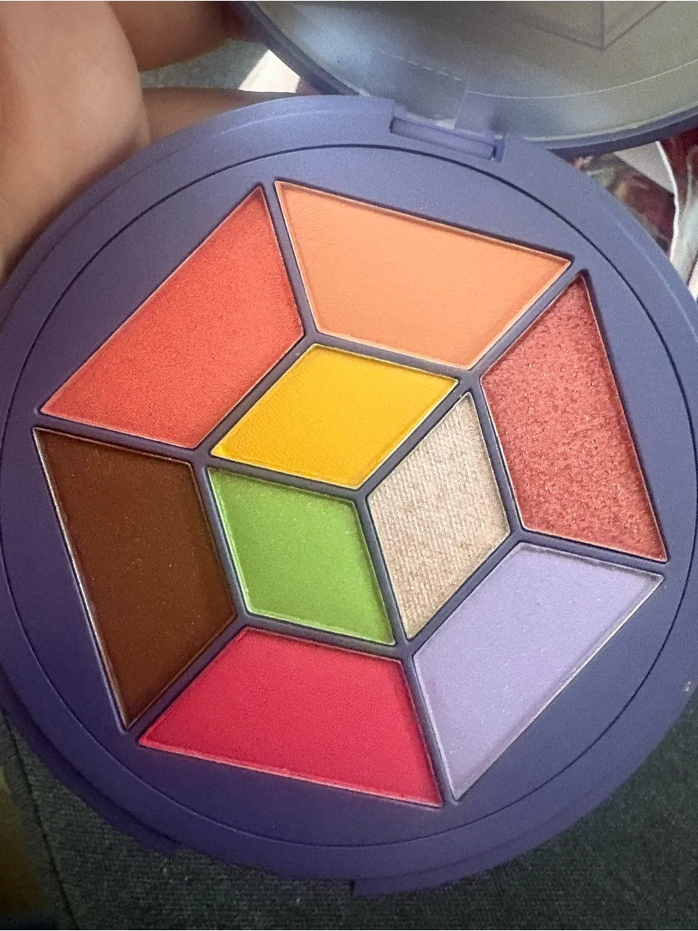 Eye shadow palette